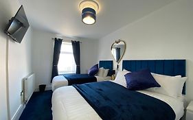 Aquarius Apartment - Sea View - Sleeps Seven